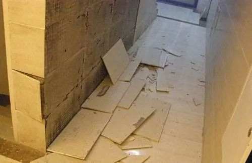 瓷砖胶贴砖，也会空鼓吗？(图1)