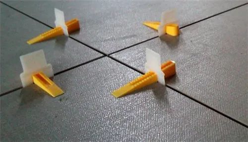 瓷砖胶贴砖，也会空鼓吗？(图4)